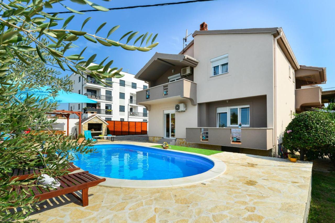 Vakantiehuis Holiday Kiara With Pool